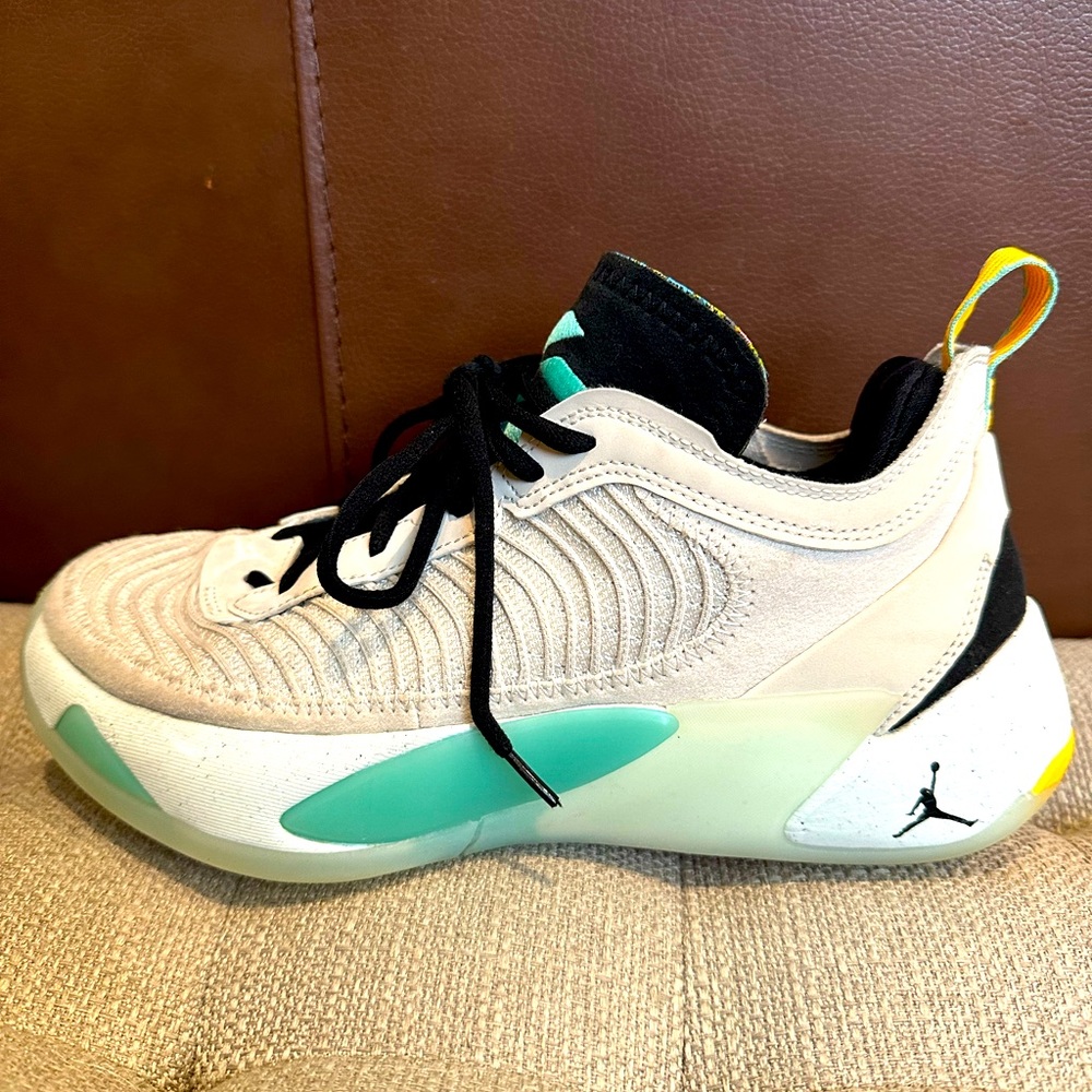 Nike Jordan Luka 1 size 7 boys basketball shoes